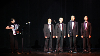 男声四重唱